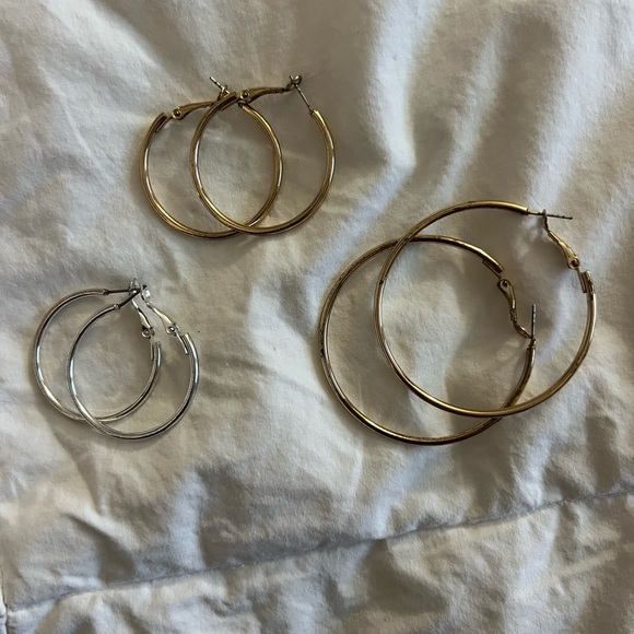 None Jewelry - Elegant Gold and Silver Hoop Earrings Set